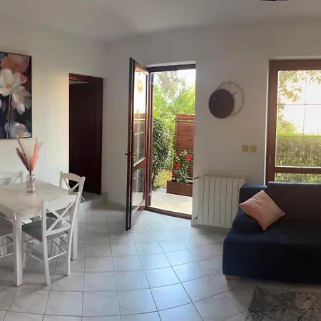 Apartment Leona *