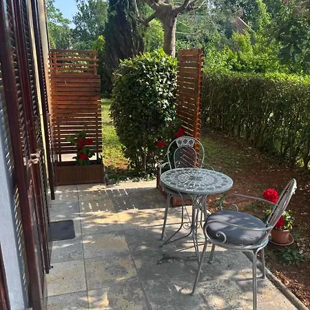 Apartman Leona *